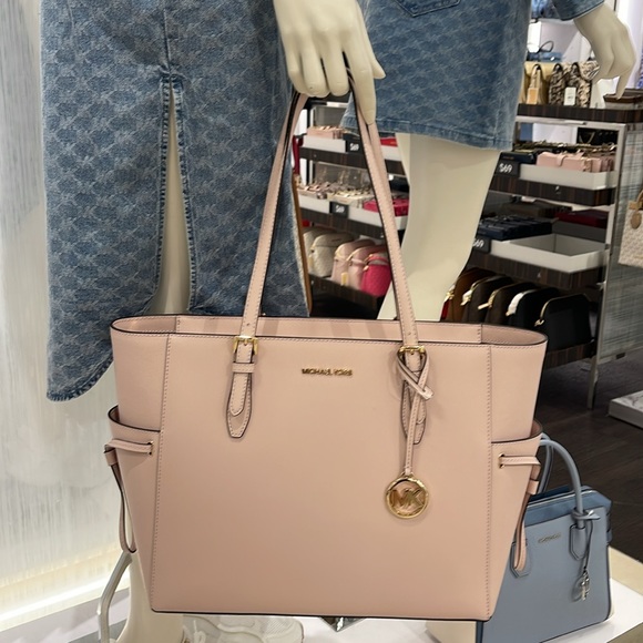 MICHAEL KORS 
Gilly Large Saffiano Leather Tote Shoulder Bag 
Powder Blush 
NWT - Picture 14 of 16